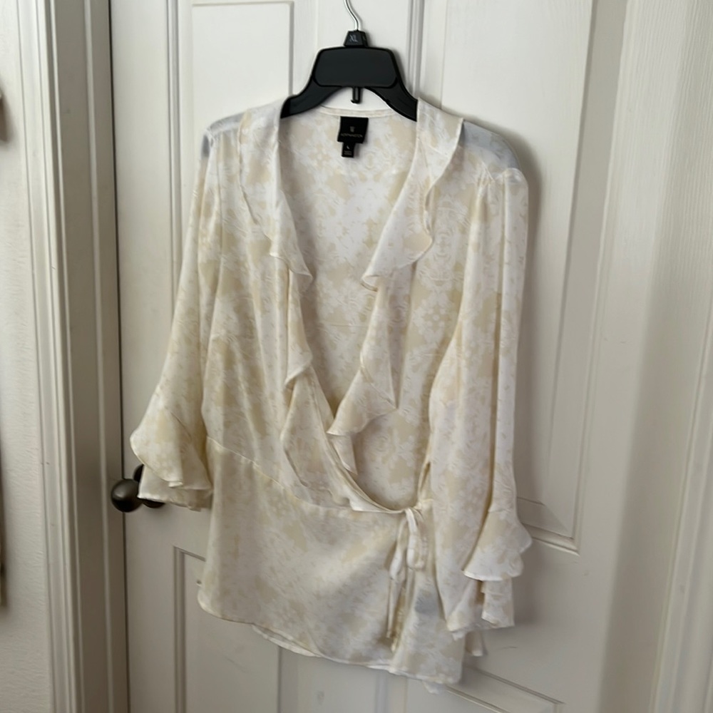 Womens blouse new never worn